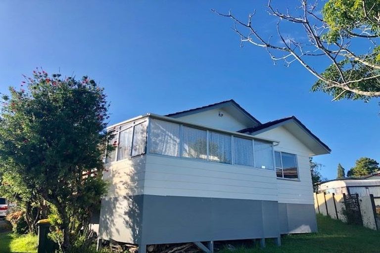 Photo of property in 13 Merida Place, Unsworth Heights, Auckland, 0632