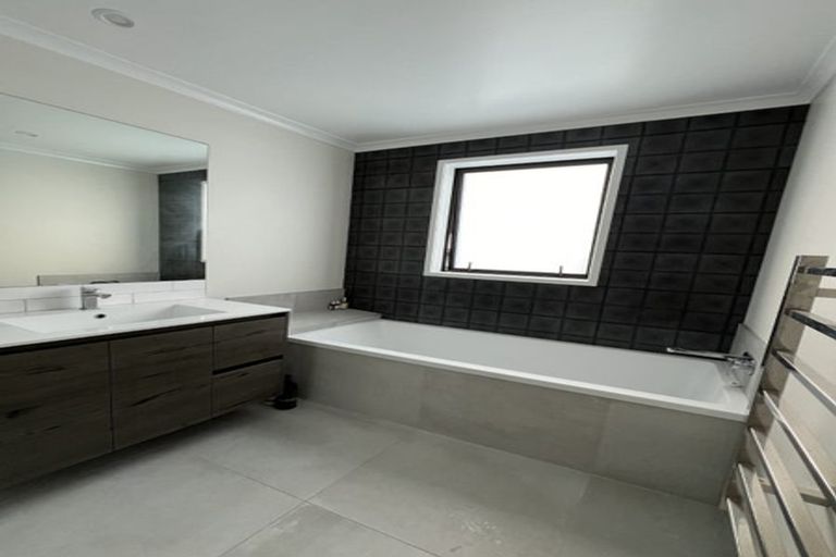 Photo of property in 32 Raranga Lane, Hobsonville, Auckland, 0616