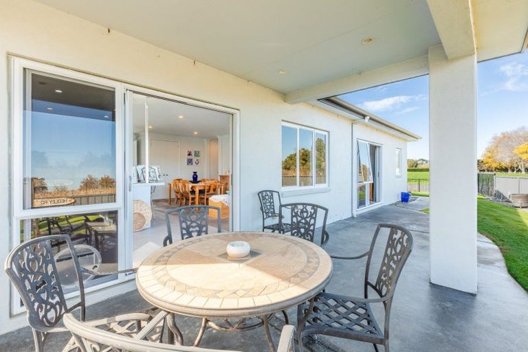 Photo of property in 32 Heynes Place, Clive, 4102