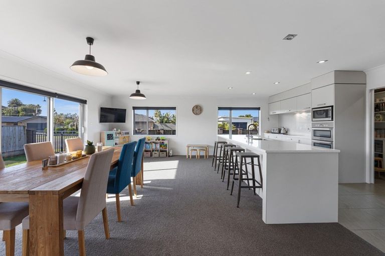 Photo of property in 7 Settlers Close, Whalers Gate, New Plymouth, 4310