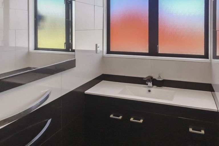 Photo of property in 2/106 Elizabeth Street, Riccarton, Christchurch, 8041