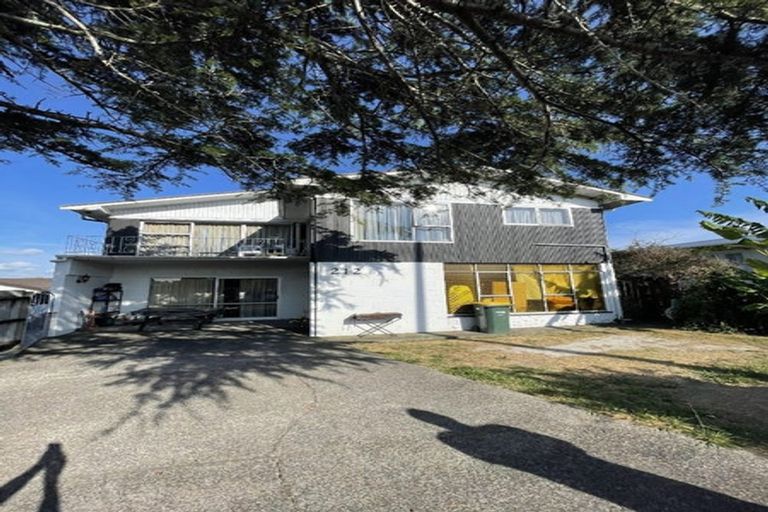 Photo of property in 1/212 Te Atatu Road, Te Atatu South, Auckland, 0610