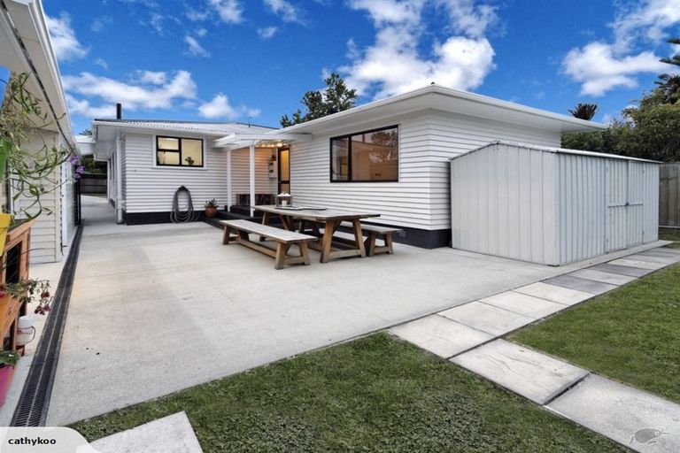 Photo of property in 10 Nicolas Avenue, Glen Eden, Auckland, 0602