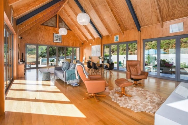 Photo of property in 88 Moana Road, Hongoeka, Porirua, 5026