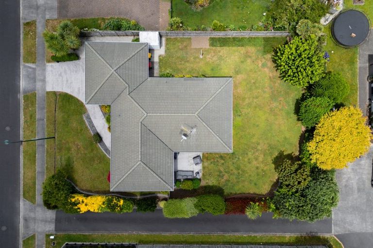 Photo of property in 19 Waiwherowhero Drive, St Andrews, Hamilton, 3200