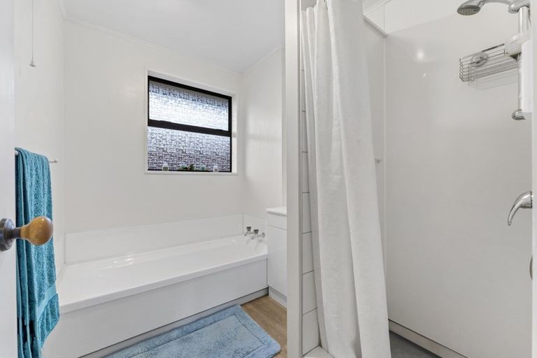 Photo of property in 1/25 La Perouse Place, Northcote, Christchurch, 8052