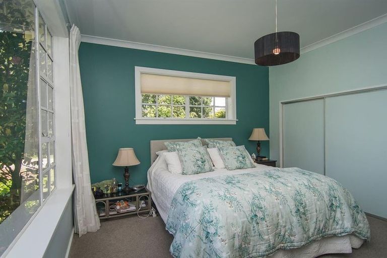 Photo of property in 72 Timaru Road, Waimate, 7924