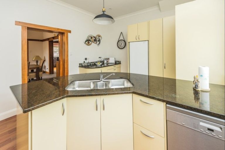 Photo of property in 12 Cambridge Street, Gonville, Whanganui, 4501