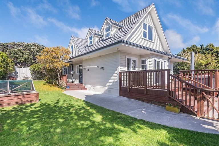 Photo of property in 18 Middleton Road, Johnsonville, Wellington, 6037