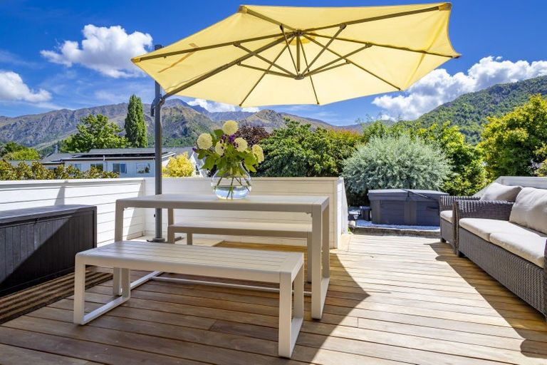 Photo of property in 13 Argyle Place, Arrowtown, 9302