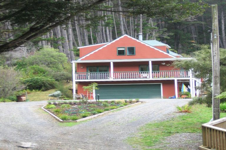 Photo of property in 56 Elmslie Road, Pinehaven, Upper Hutt, 5019