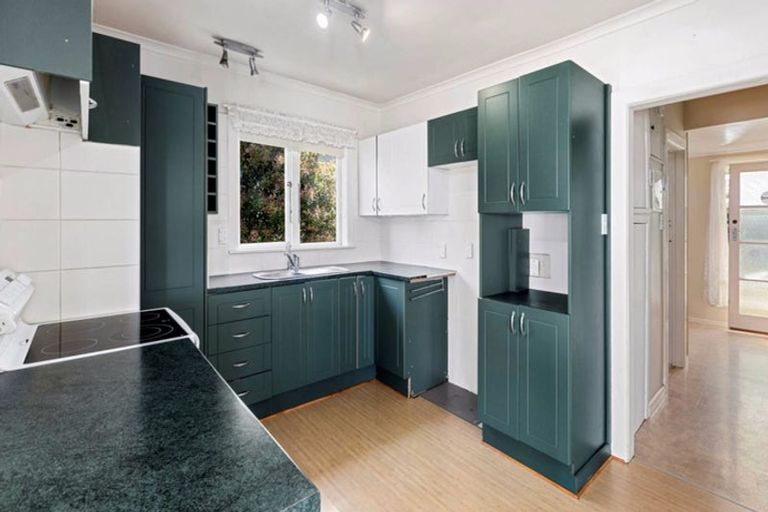 Photo of property in 35 Bayview Road, Browns Bay, Auckland, 0630