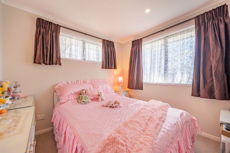 Photo of property in 2 Hay Street, Ebdentown, Upper Hutt, 5018