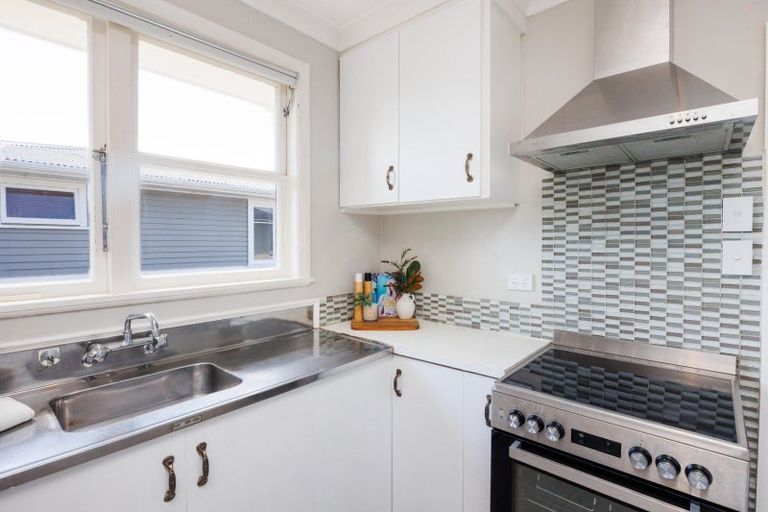 Photo of property in 8 Viscount Place, West End, Palmerston North, 4412