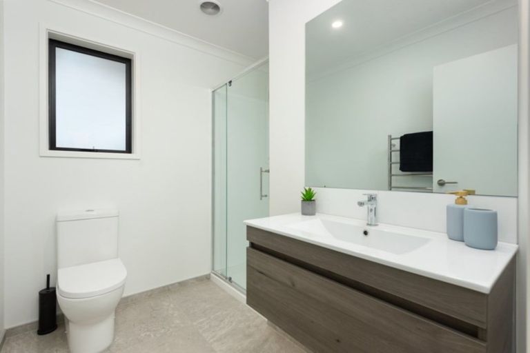 Photo of property in 35 Ballintoy Park Drive, Welcome Bay, Tauranga, 3175