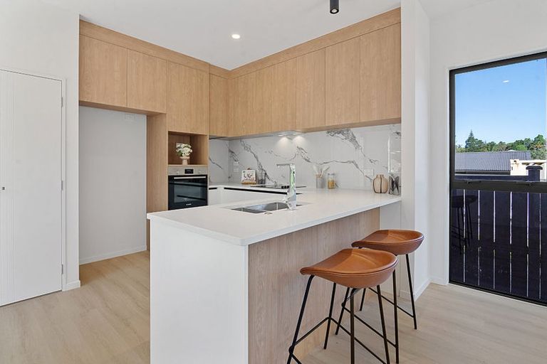 Photo of property in 11 Glenfinn Place, Massey, Auckland, 0614