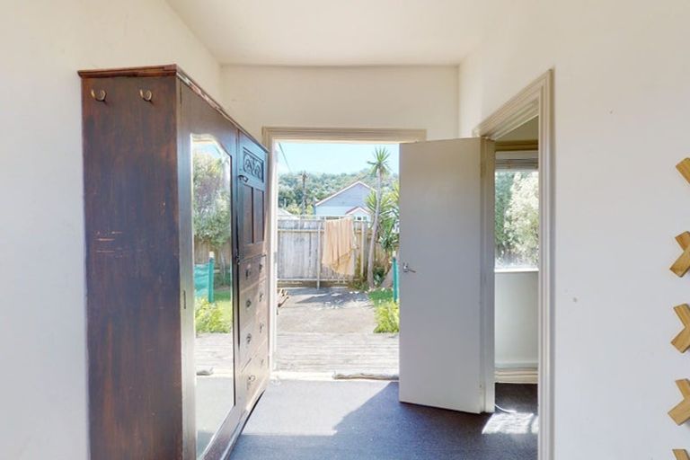 Photo of property in 37 Chilka Street, Berhampore, Wellington, 6023