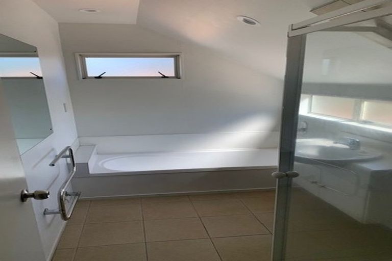 Photo of property in 2/6 Nile Road, Milford, Auckland, 0620