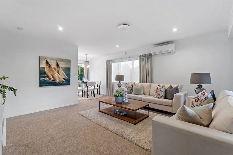 Photo of property in 2/30 Selwyn Crescent, Forrest Hill, Auckland, 0620