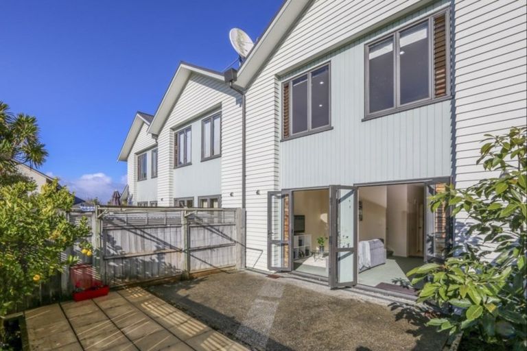 Photo of property in 27/11 The Avenue, Albany, Auckland, 0632