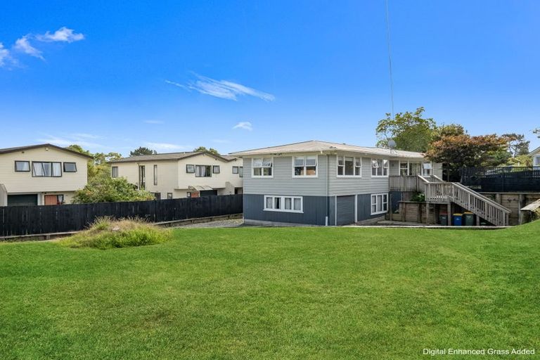 Photo of property in 10 Awaroa Road, Sunnyvale, Auckland, 0612