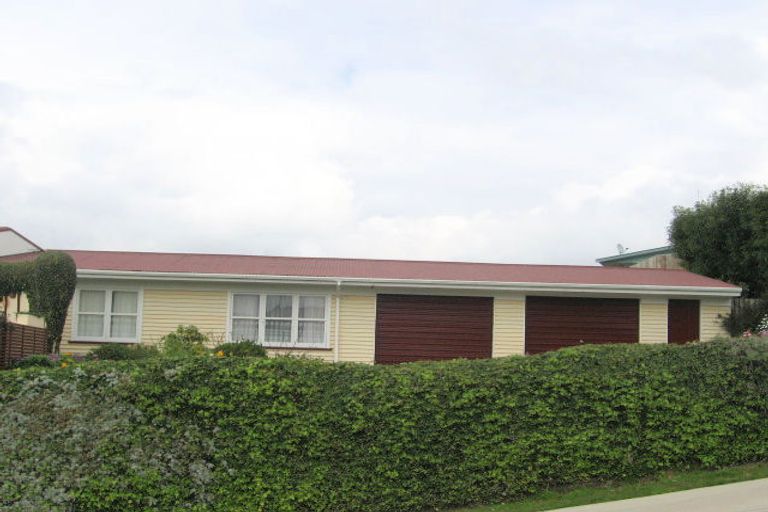 Photo of property in 2 Tirinui Crest Road, Otumoetai, Tauranga, 3110