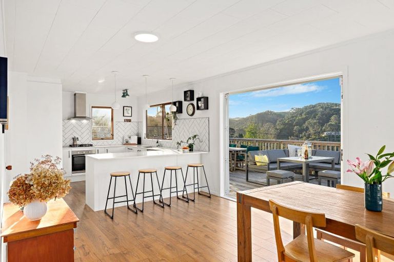 Photo of property in 18 Harbour View Road, Leigh, 0985