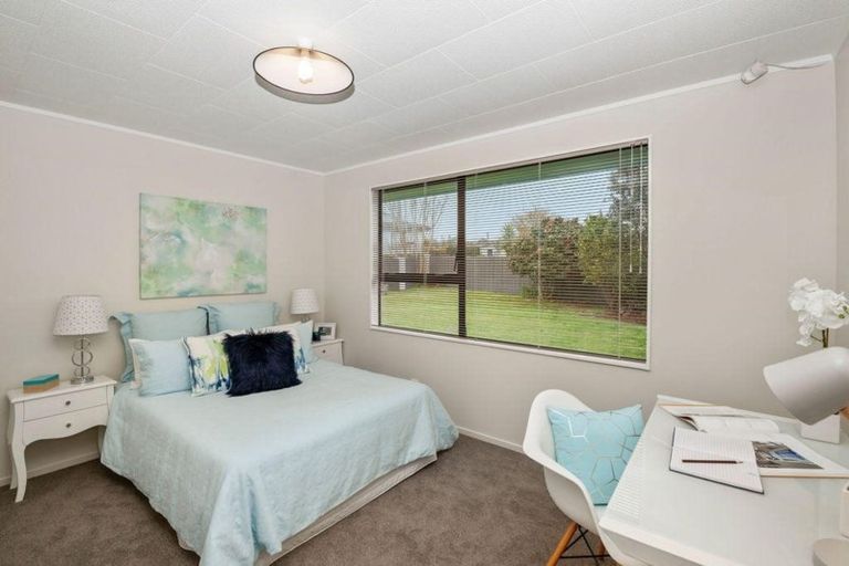 Photo of property in 9 Moxham Grove, Massey, Auckland, 0614