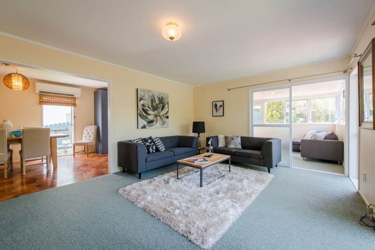 Photo of property in 1/6 Sandgate Avenue, Botany Downs, Auckland, 2010