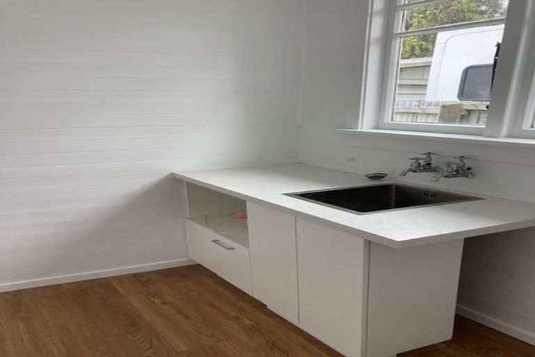 Photo of property in 17 Kearneys Road, Linwood, Christchurch, 8062