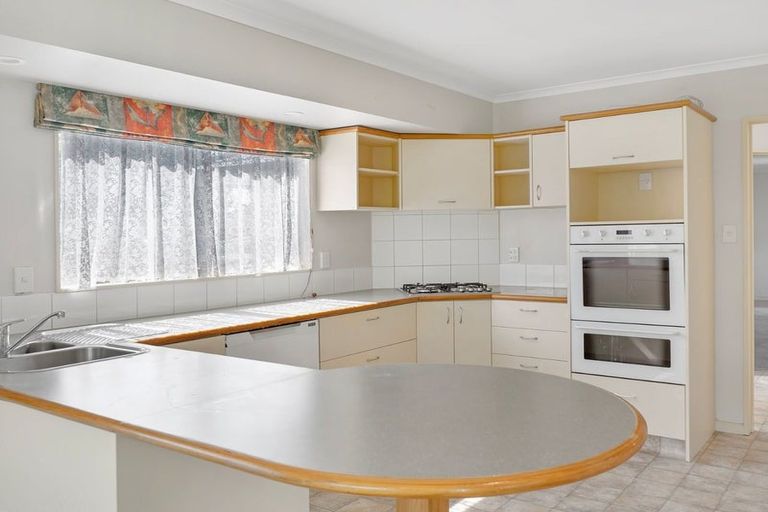 Photo of property in 30 Strachan Way, Highbury, Palmerston North, 4412