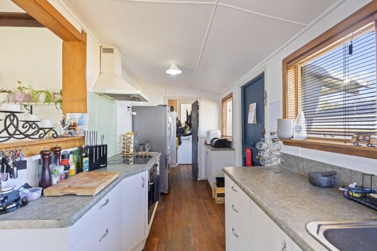 Photo of property in 15 Ngahere Street, Inglewood, 4330