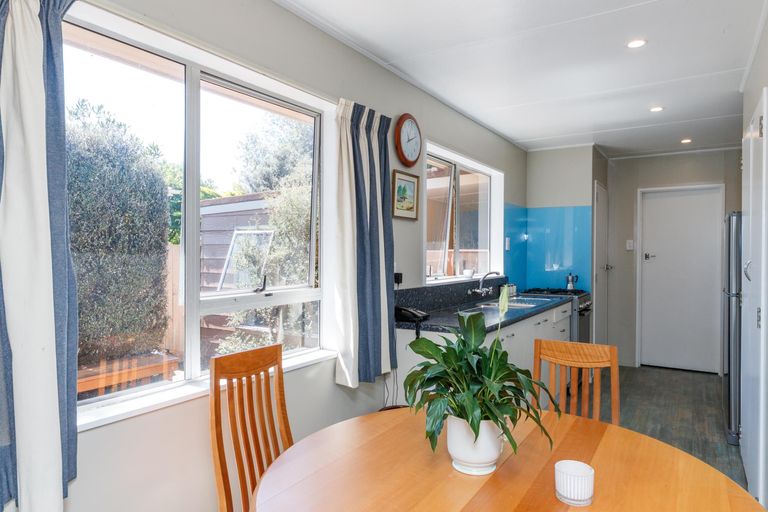 Photo of property in 3 Adams Place, Kelvin Grove, Palmerston North, 4414