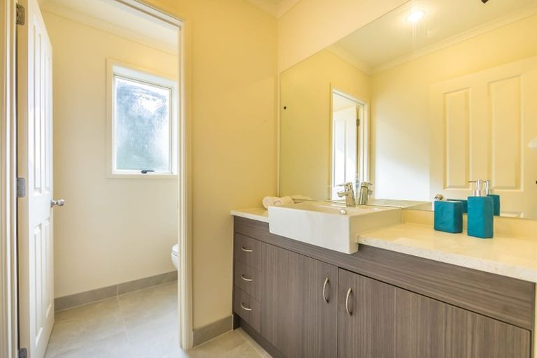 Photo of property in 1 George Deane Place, Greenhithe, Auckland, 0632