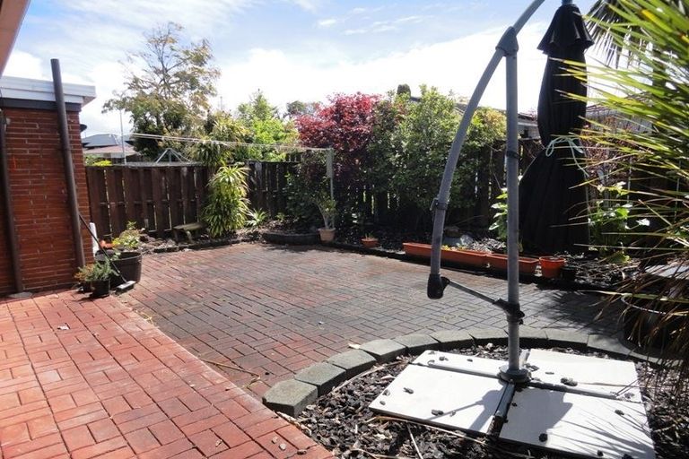 Photo of property in 2/76 Wellington Street, Howick, Auckland, 2014