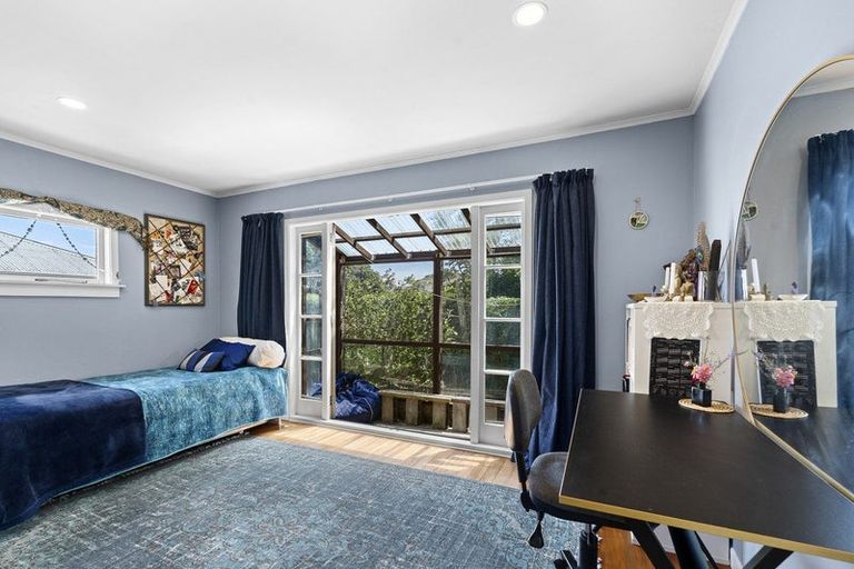 Photo of property in 4 Smith Road, Merrilands, New Plymouth, 4312