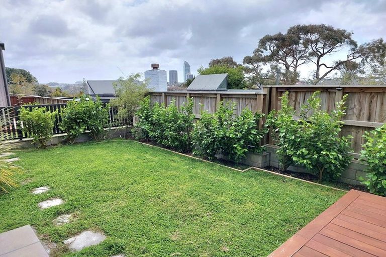 Photo of property in 4 Matau Way, Hauraki, Auckland, 0622