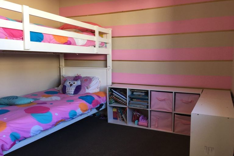 Photo of property in 17a Findlay Street, Tawa, Wellington, 5028