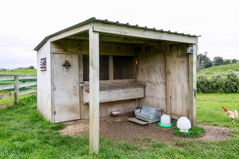 Photo of property in 2 Nopera Road, Waiiti, Urenui, 4377