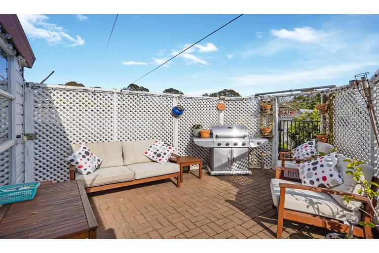 Photo of property in 17 Neems Place, Manurewa, Auckland, 2102