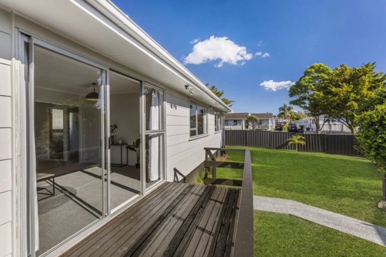 Photo of property in 8 Carbery Place, Manurewa, Auckland, 2102