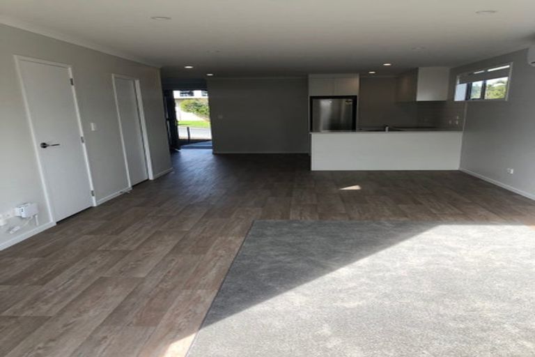 Photo of property in 1c Pavola Grove, Glenfield, Auckland, 0629
