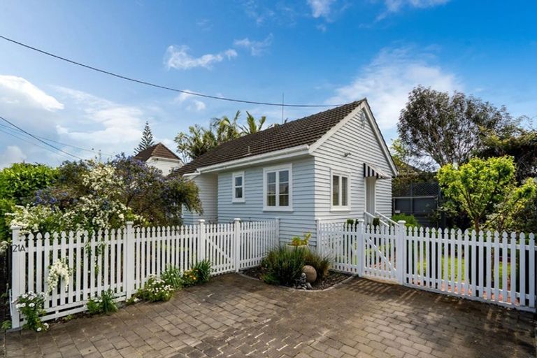 Photo of property in 1/21 Stanley Avenue, Milford, Auckland, 0620