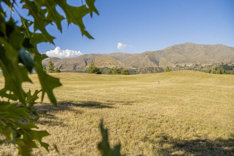 Photo of property in 2 Bloxham Lane, Lake Hayes, Queenstown, 9371
