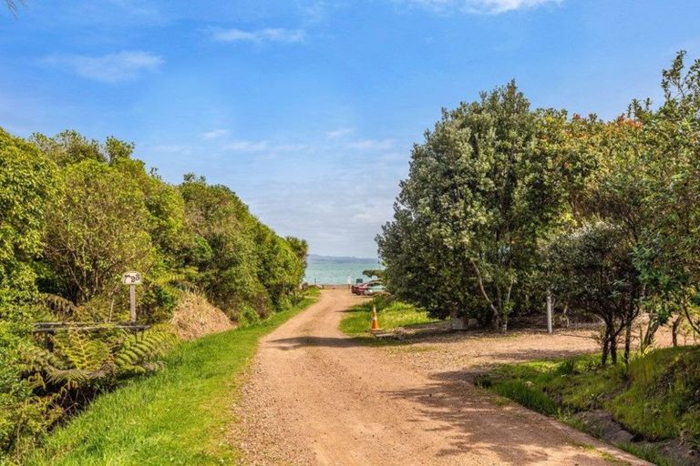 Photo of property in 19 Nepean Avenue, Waiheke Island, 1971