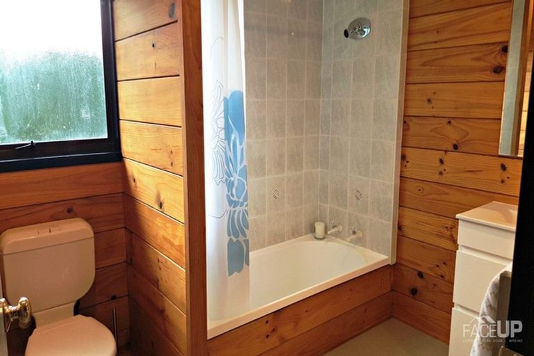 Photo of property in 1/302 Te Atatu Road, Te Atatu South, Auckland, 0610