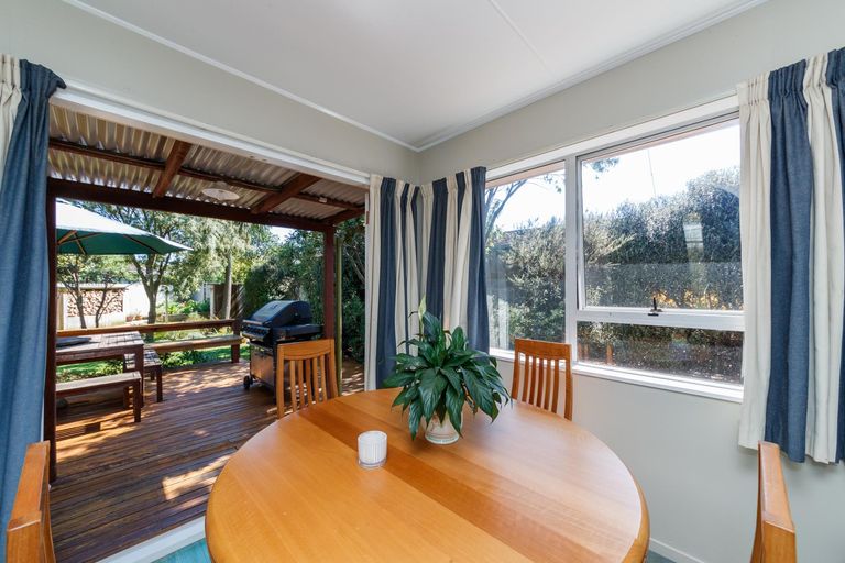 Photo of property in 3 Adams Place, Kelvin Grove, Palmerston North, 4414
