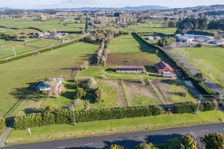 Photo of property in 92 Yates Road, Pukekohe, 2677
