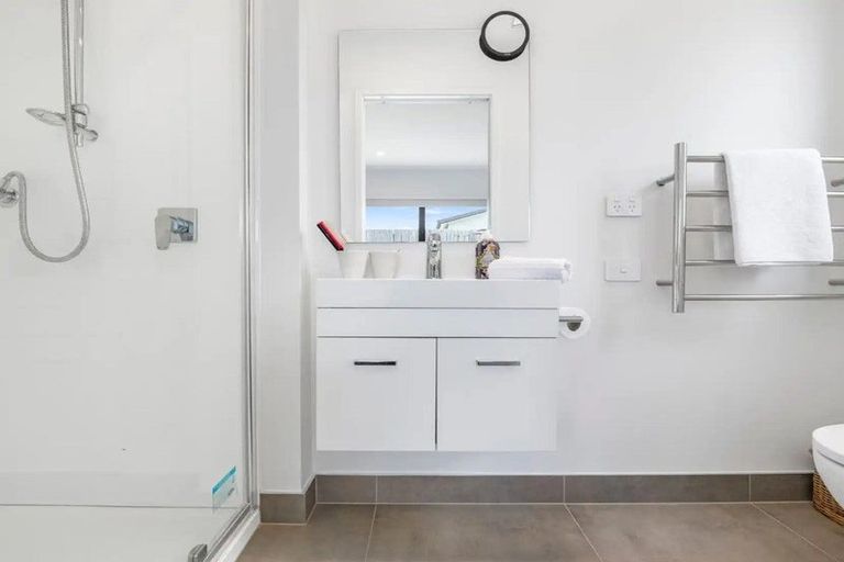 Photo of property in 7 Poutawa Lane, Clarks Beach, 2122