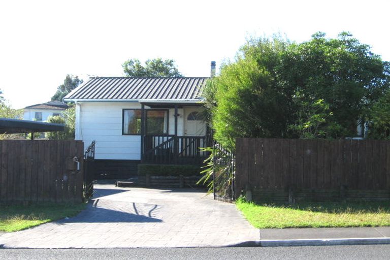 Photo of property in 128 Moire Road, West Harbour, Auckland, 0618